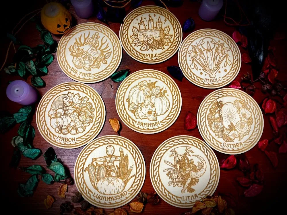 Set di piattini rituali con gli 8 sabba