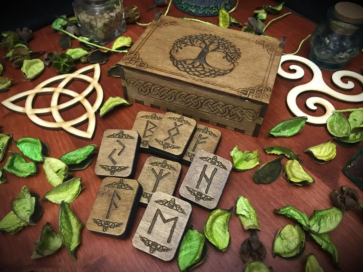 Set rune Futhark con scatola