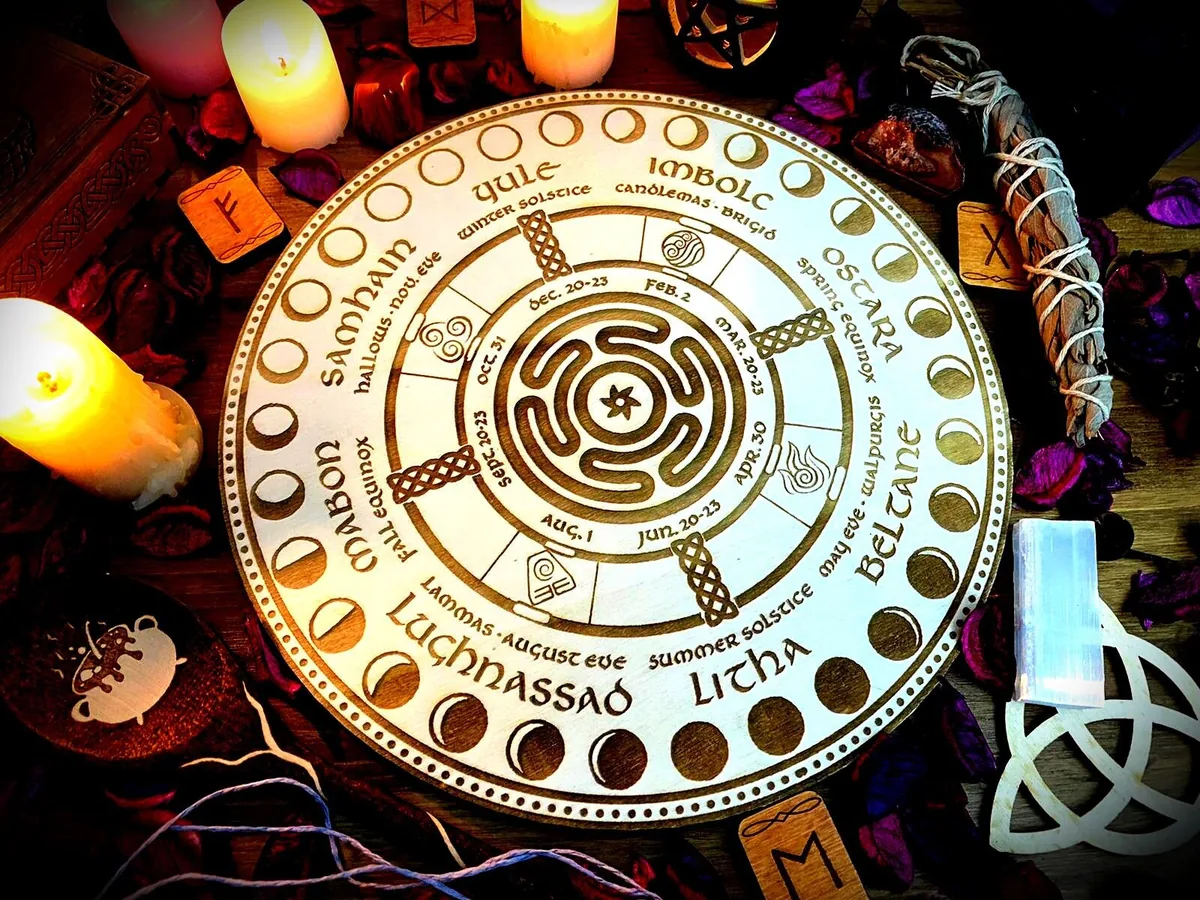 Ruota dell'anno pirografata a laser su legno di