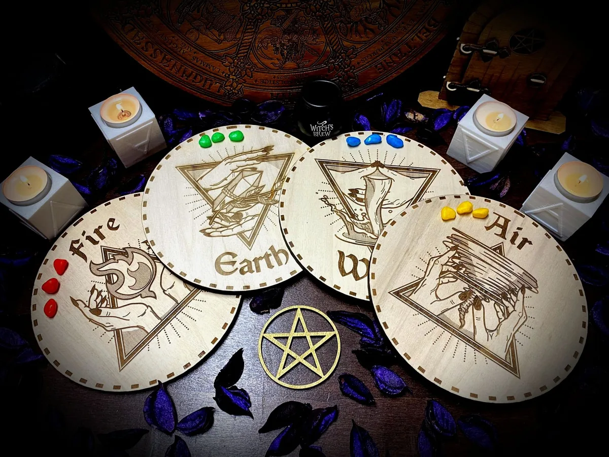 Set di piattini rituali con i 4 elementi