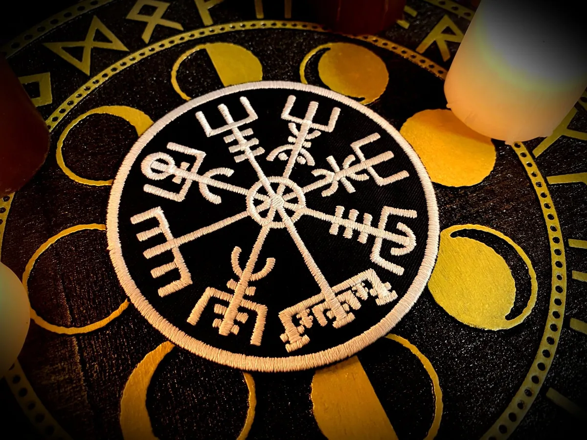 Toppa ricamata Vegvisir (glow in the dark)