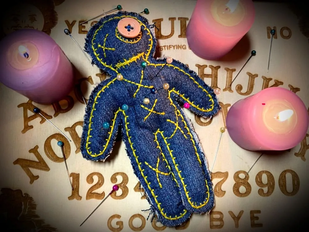 Bambolina Voodoo della strega jeans version-- strega stregoneria